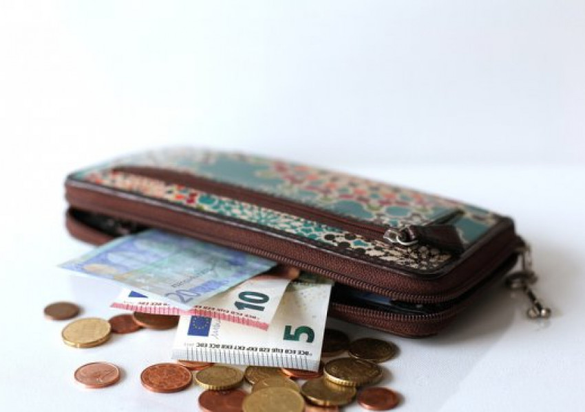 Арестуваха три българки в Анталия – откраднали 8500 долара от дамска чанта  