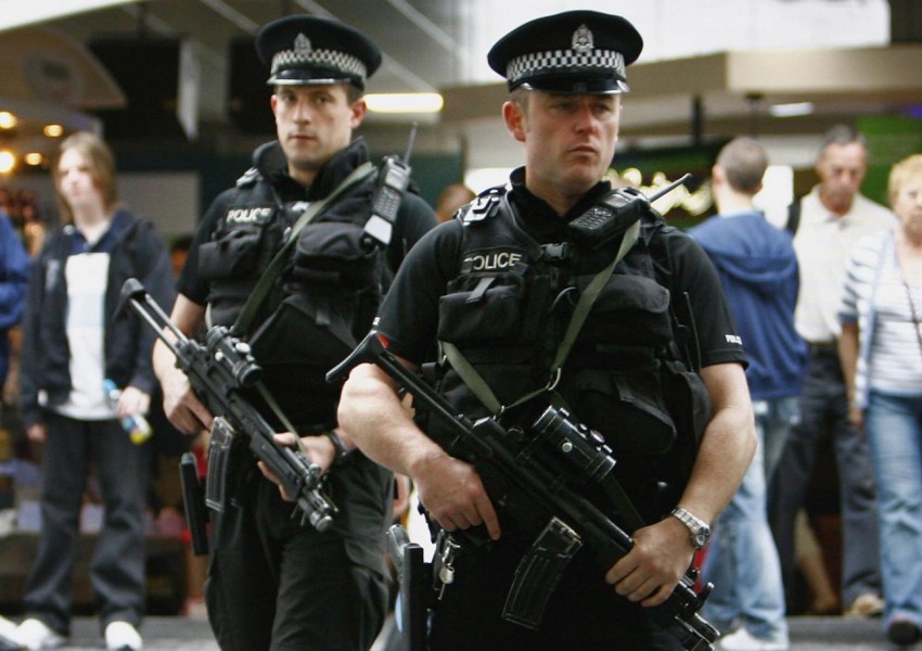 Повече въоръжени полицаи ще пазят улиците на Лондон от днес