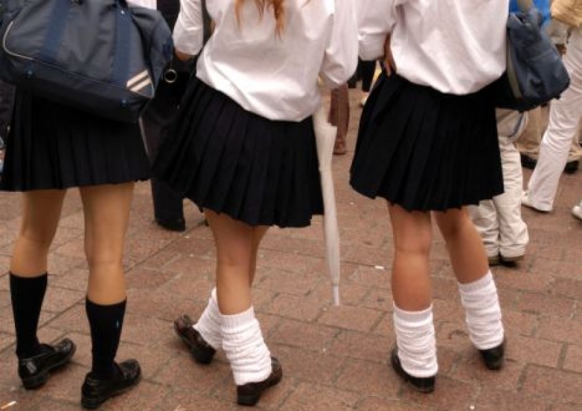 Британско училище забрани носенето на къси поли