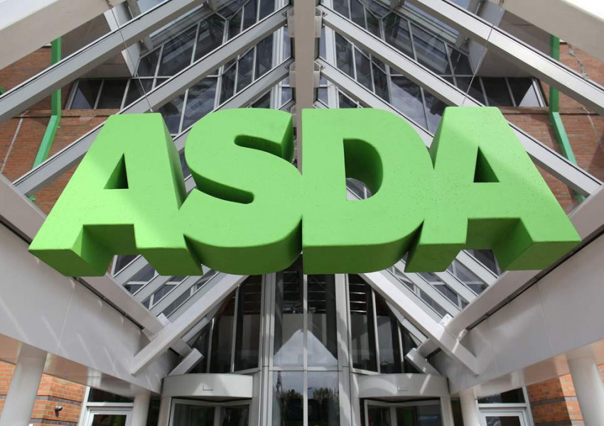 Клиент на "АСДА" разби чужда кола, за да спаси бебе от нагорещения автомобил