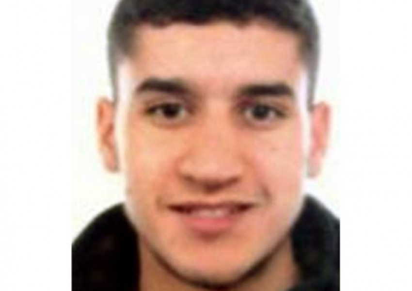 Атентаторът от Барселона заснет да се разхожда спокойно след нападението