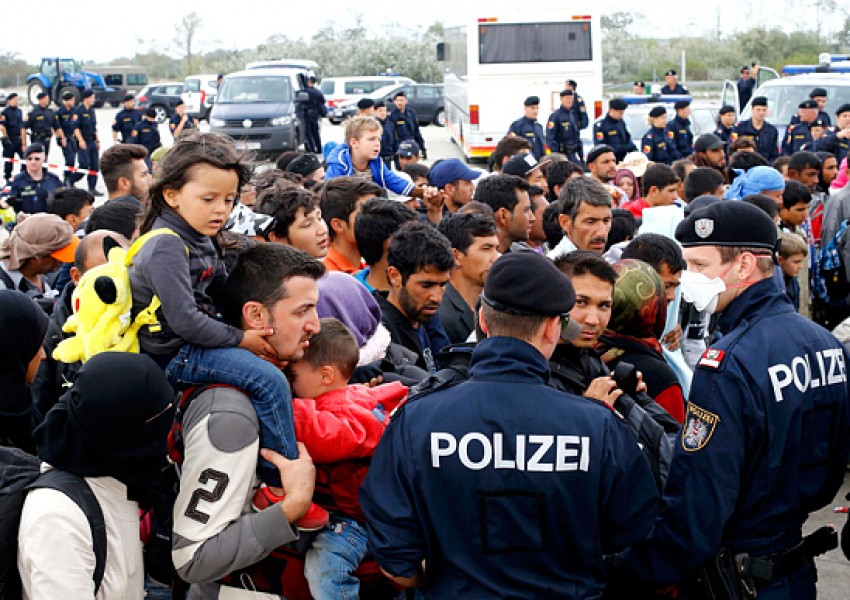 Австрия ще намали двойно броя на мигрантите, пристигнали през 2015 г.