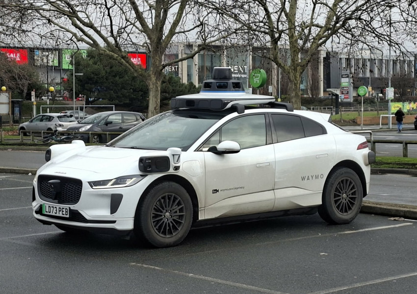 Автономните таксита: Изкуствен интелект ще се справя с трафика и дори с дупките по пътищата