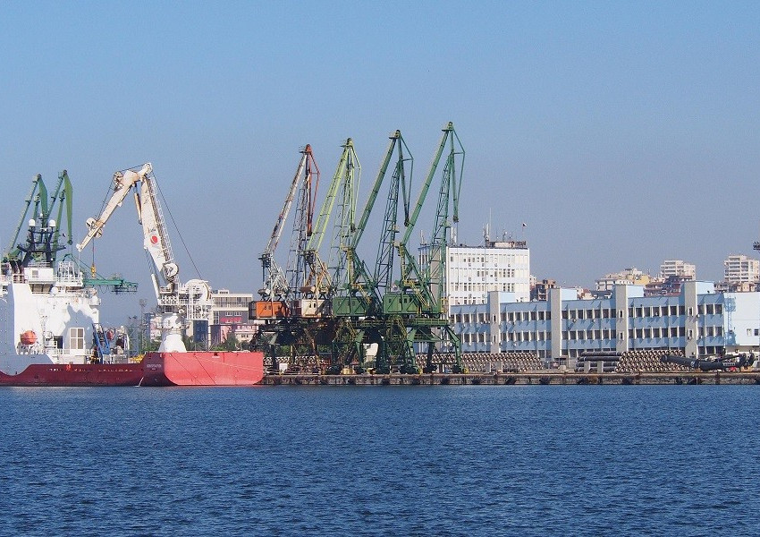 Варна: България няма пристанища с капацитет да приема и обработва украинското зърно