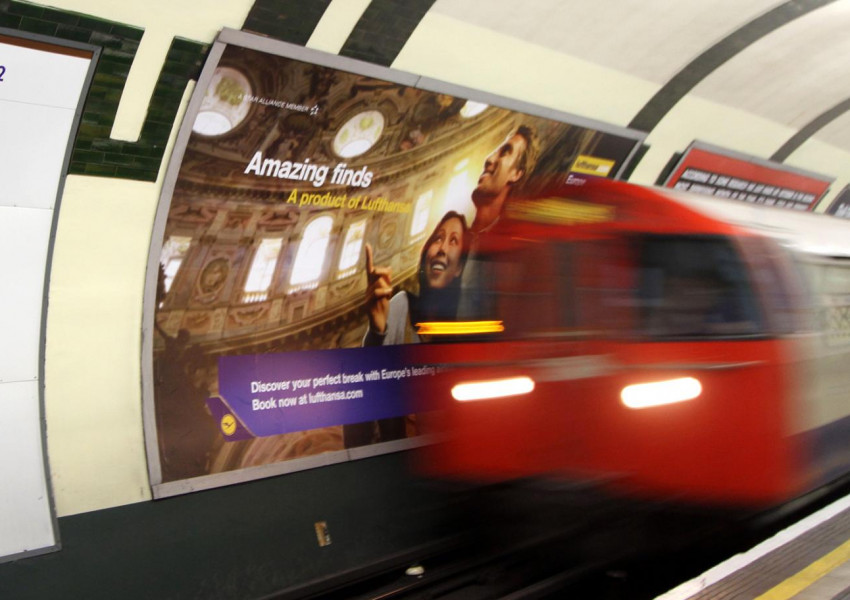 Влак на метрото в Лондон блъсна човек