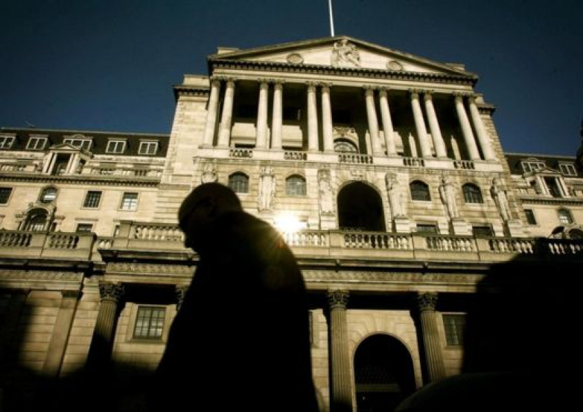 Паундът продължава да се качва