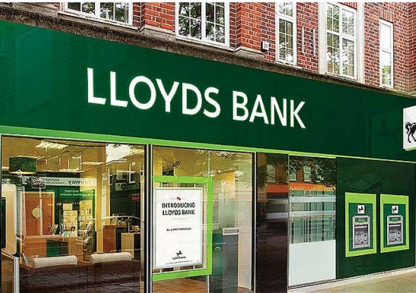 Lloyds съкращава 3000 работни места и 200 офиса