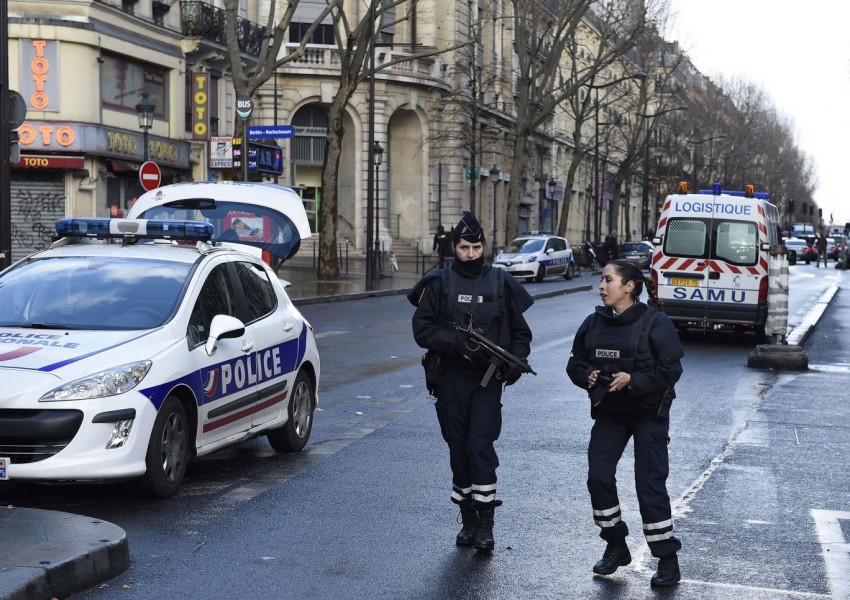 Ислямист вилня в Париж, полицията директно го застреля (ВИДЕО)