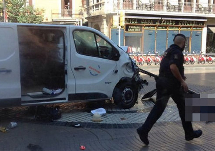 Ужасяващо видео показва касапницата в Барселона (ВИДЕО 18 +)