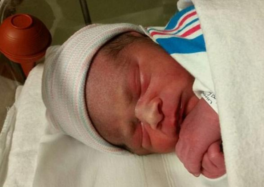 Това бебе ще се вози безплатно в самолет до края на живота си