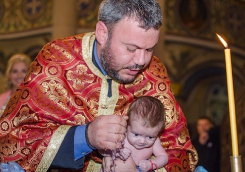 Кръстиха бебето, родено на борда на "Луфтханза"!