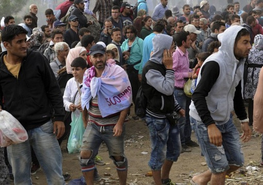 Сърбия предупреждава: Балканите да очакват бежанска криза!