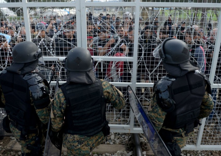 Македония бори мигрантите с още и още военни и полиция