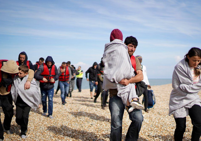 Само вчера Ламанша са преминали близо 1000 бежанци с лодки и са достигнали до Великобритания