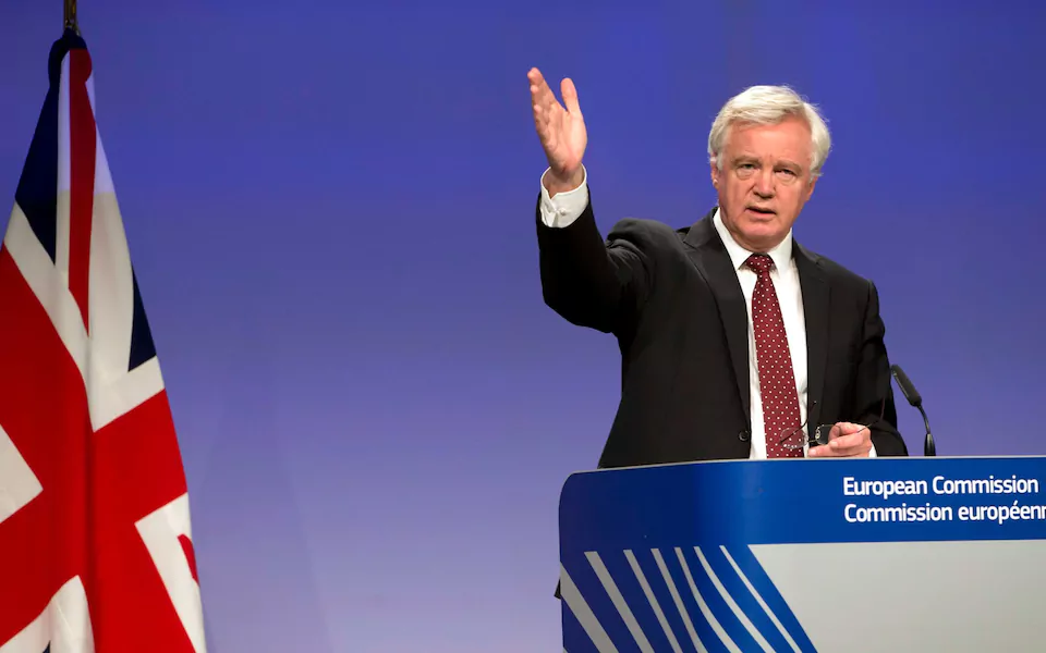 Нов удар! Вкарват нови, по-строги закони за депортиране на европейците