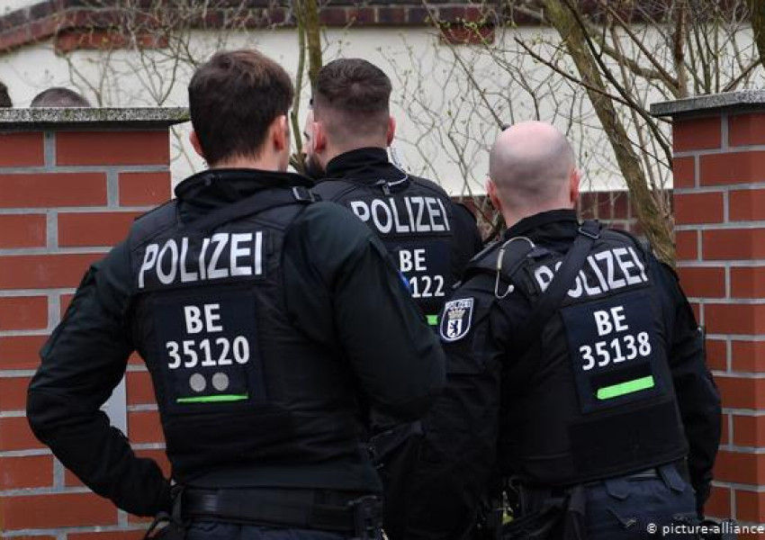 Коронавирус: как полицията в Берлин контролира гражданите