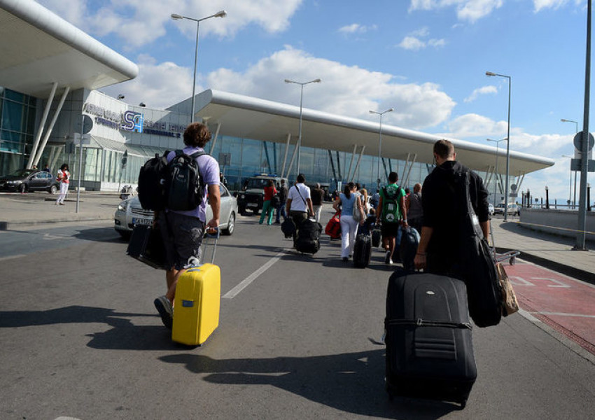 По 2 милиарда на година получава България от нашенци извън граница