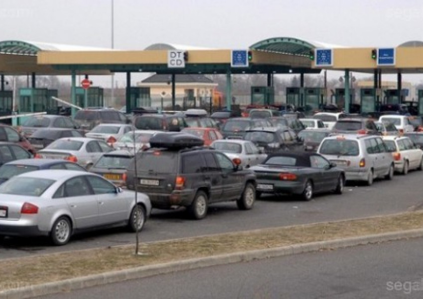 20 автобуса с българи бяха задържани на сръбско-унгарската граница