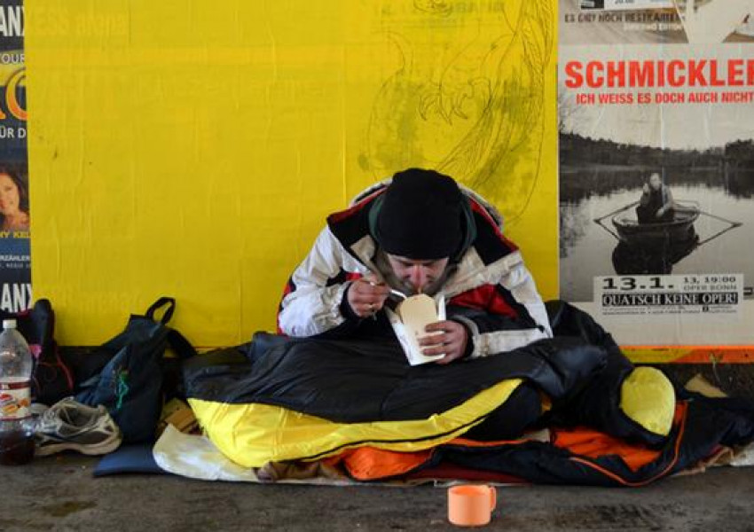 Българските имигранти, които спят под моста