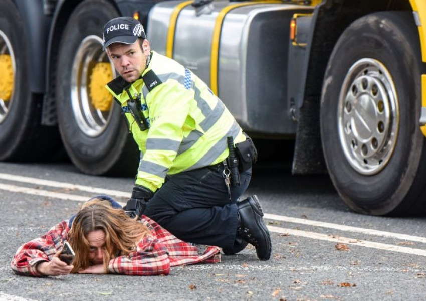 Трус удари Блекпул