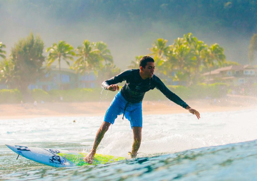 Сляп сърфист споделя вдъхновяващата си история (ВИДЕО)