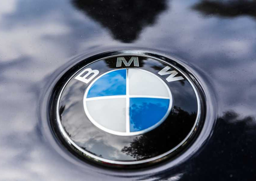 BMW изтегля близо 200 000 автомобила