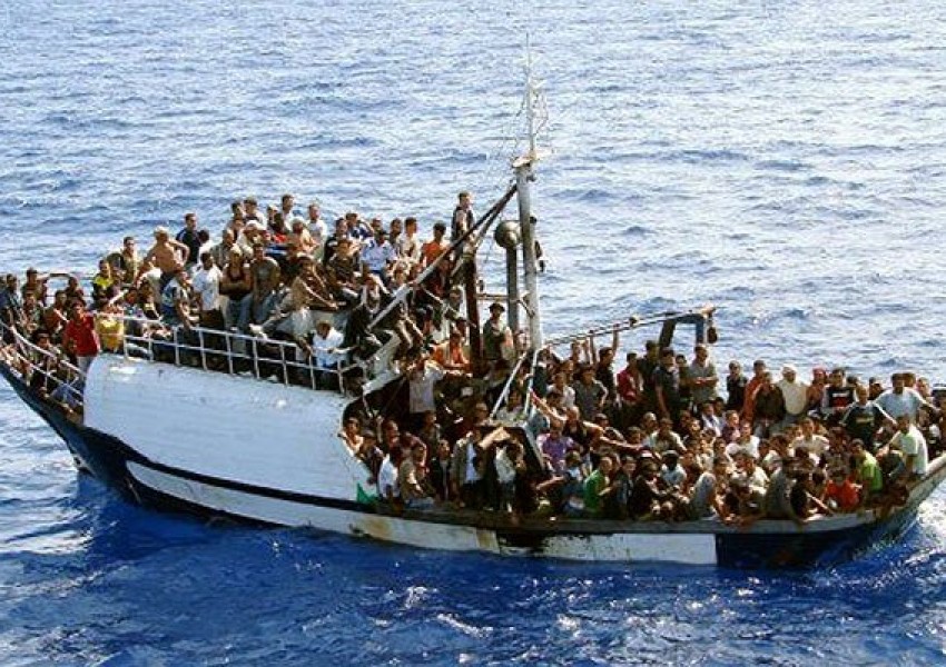 Кораб с 400 мигранти потъна в Средиземно море