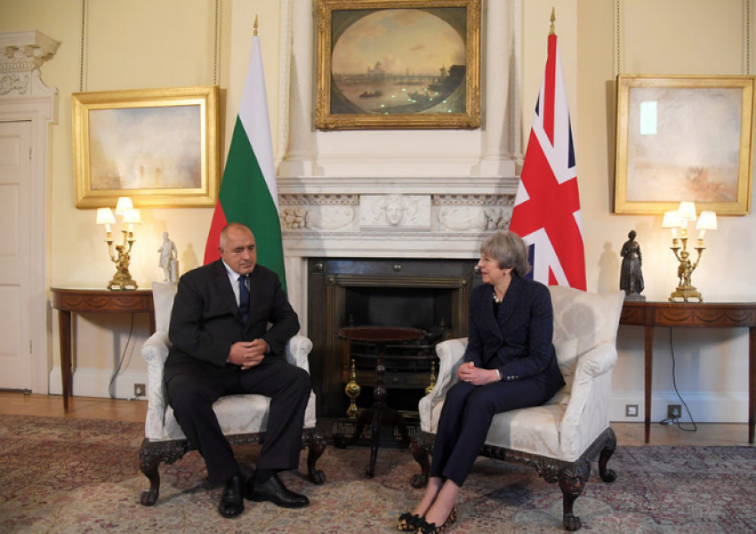 Как седят премиерите на Великобритания и България (СНИМКА)