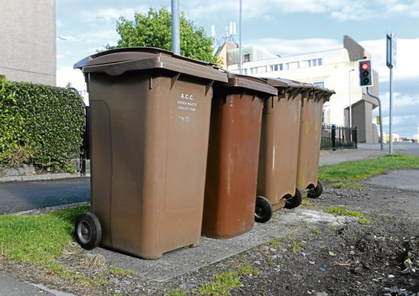 Общината отказа да събира боклука, било много студено