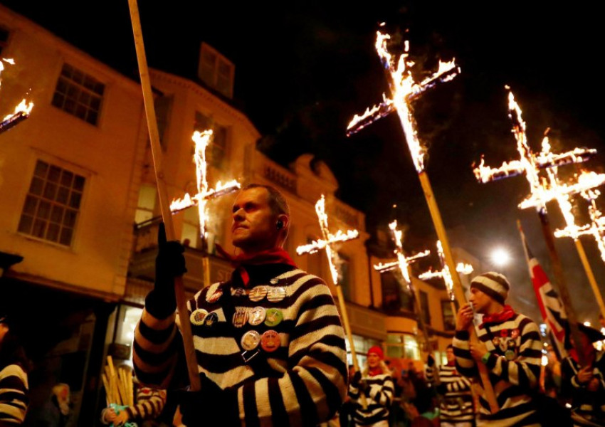 Вижте снимки от уникалната Нощ на фойерверките!