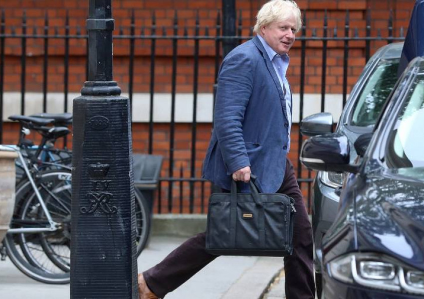 Борис Джонсън на партиен съд заради "бурките са като пощенски кутии"