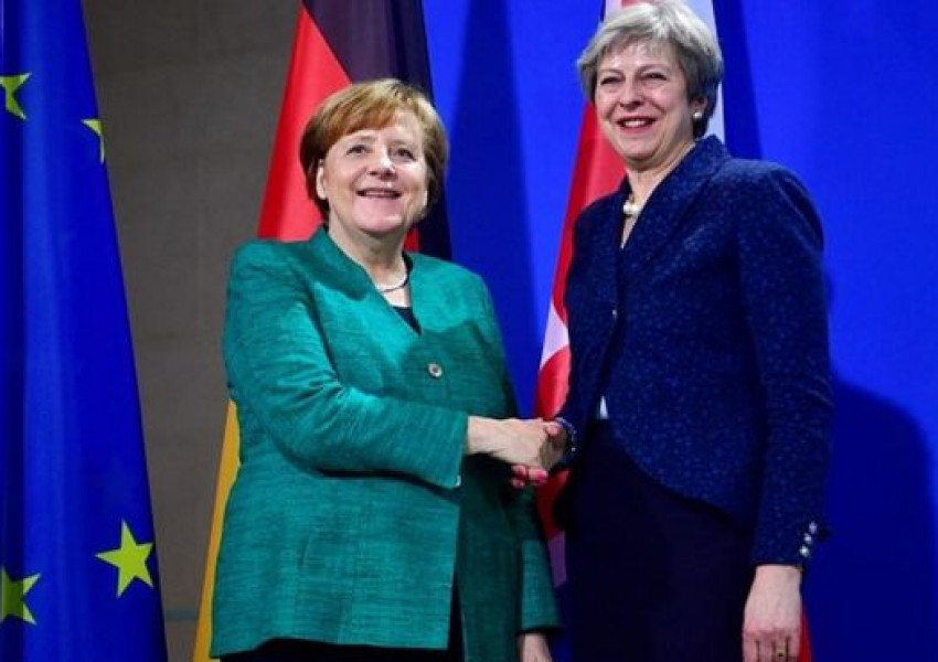 Какво си казаха Мей и Меркел?