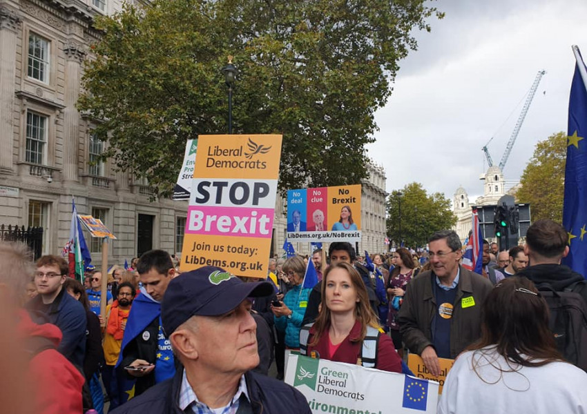 Хиляди протестират по улиците на Лондон