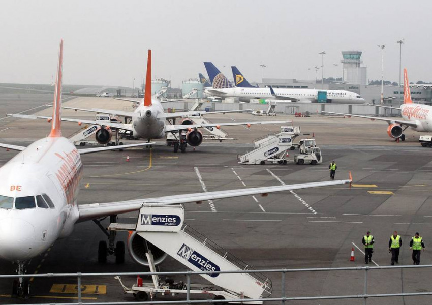 Евакуираха летището в Бристол заради пожар