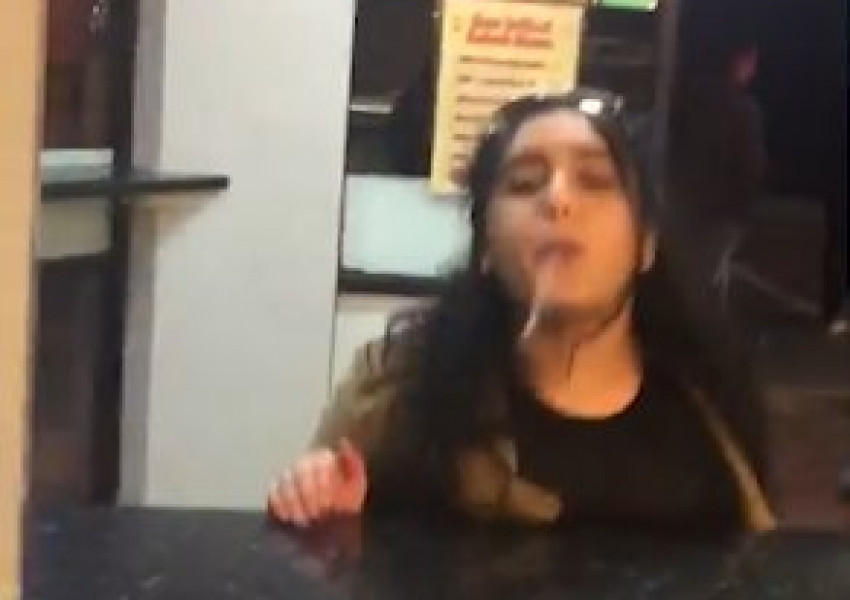 Пияна британка крещи на чужденец: "Прибирай се в собствената си страна!" (ВИДЕО)