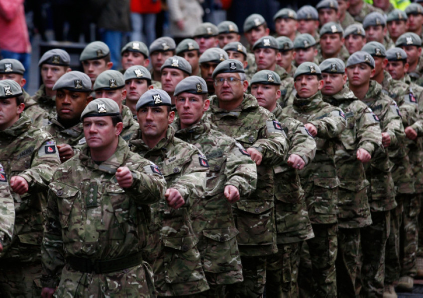 Напрежение: Британското правителство заменя стачкуващите с военен персонал