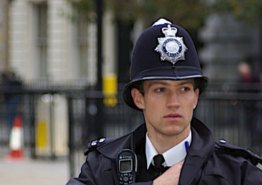 Британските полицаи с нови правомощия