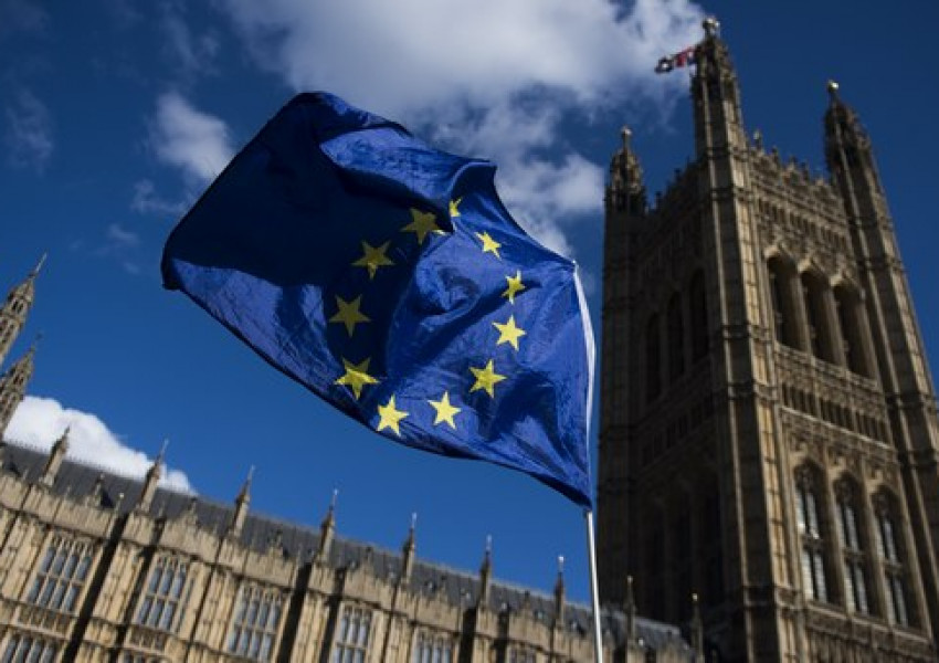 Освен европейските граждани, на Острова остават и европейските банки