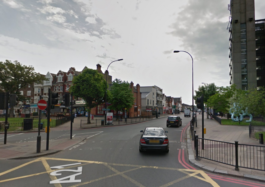 Двама ранени при атака с нож на оживена улица в Югоизточен Лондон
