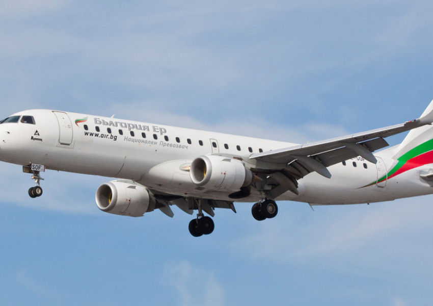 Самолет на "България Ер" кацна извънредно в Рим