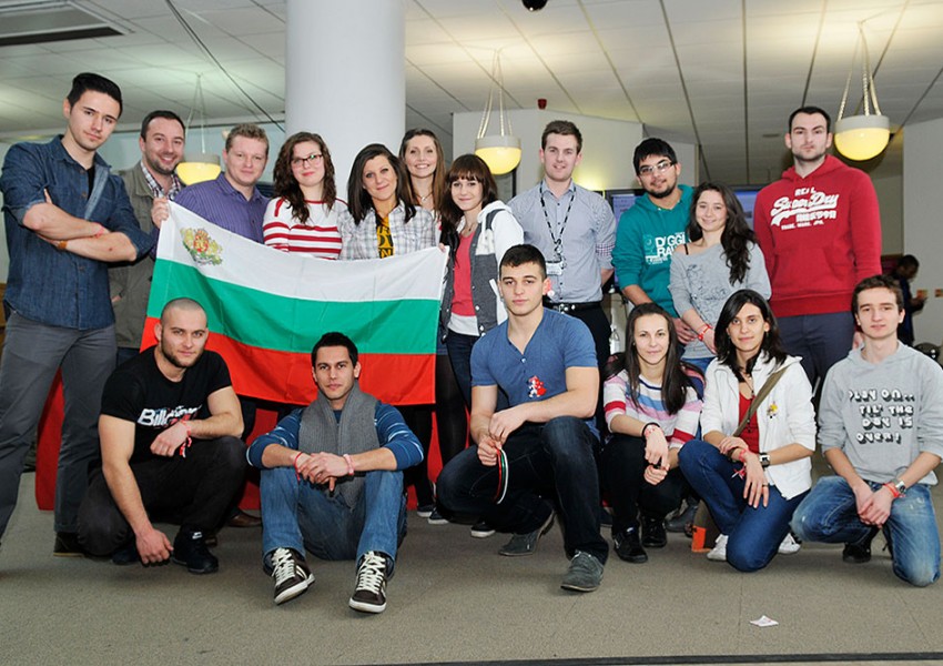 Българските студенти в САЩ вече ще печелят повече