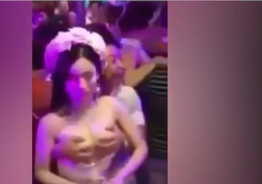 Булка дава на гостите си да я опипват, събира пари за меден месец (СНИМКИ+ВИДЕО 18+)