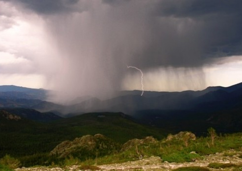 Ураганът Лесли удря Европа