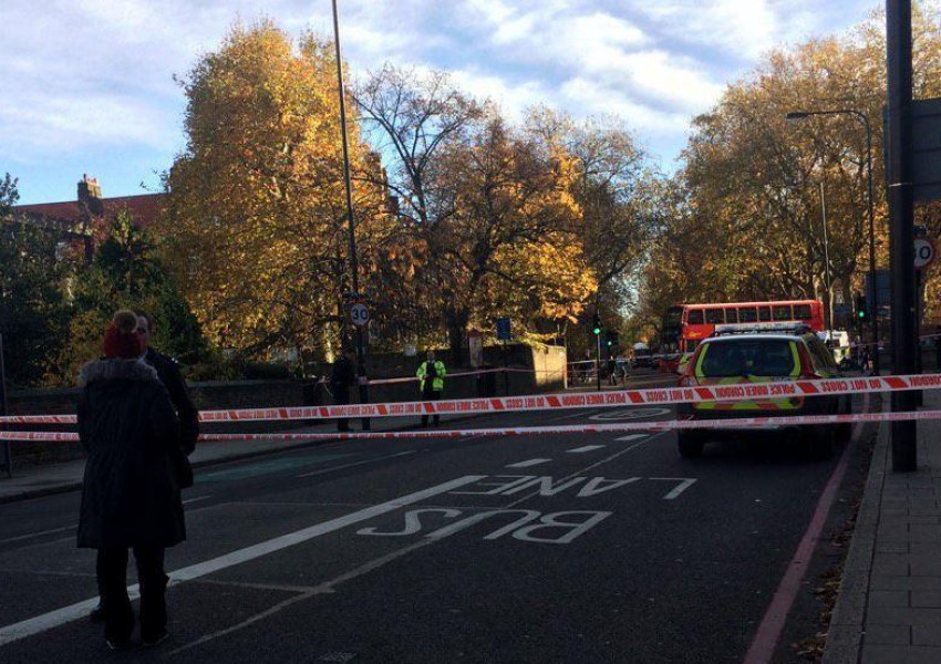 Прободоха с нож мъж пред църква в Южен Лондон