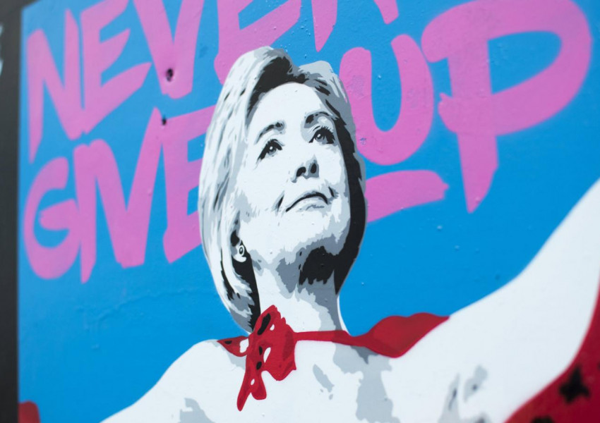 Уличен артист от Лондон се вдъхнови от Хилари Клинтън (СНИМКИ)