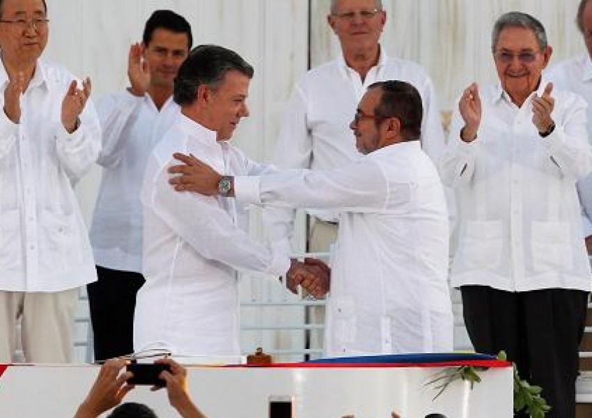 Край на 52-годишната война в Колумбия?