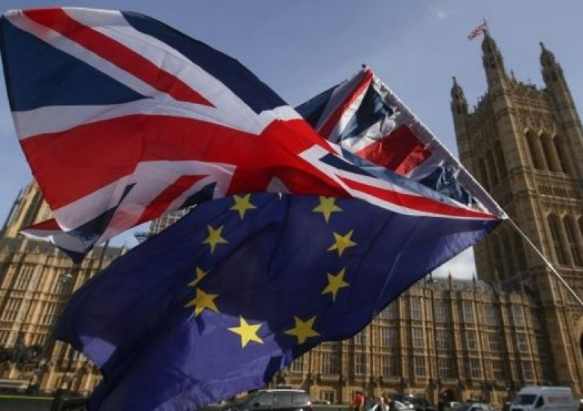 Отлагат гласуването на "Брекзит"