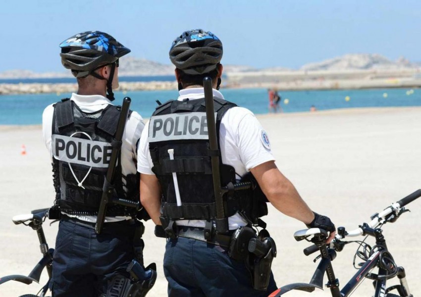 Въоръжени полицаи ще пазят британските туристи във Франция