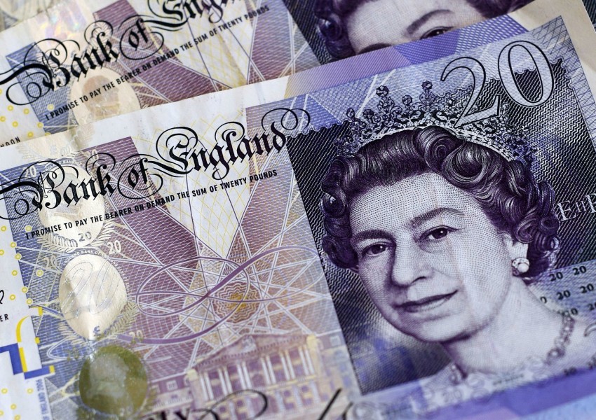 Ще продължи ли да пада британската лира?