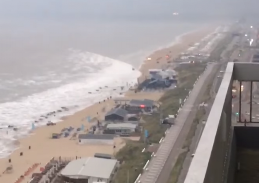 Цунами удари Холандия (ВИДЕО)